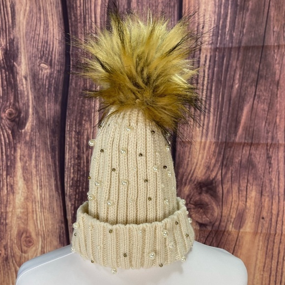 Venus faux fur beaded winter hat - Picture 4 of 12